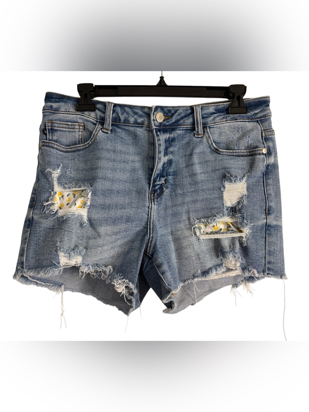 Judy Blue Shorts with lemon accent - Picture 2 of 7